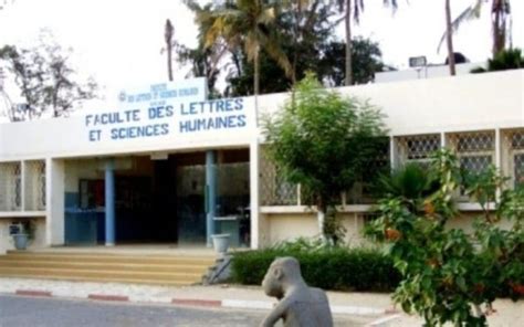 UCAD Faculté des lettres et sciences humaines Une minorité bloque