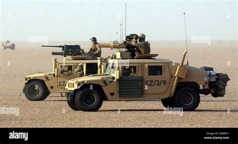 humvee military vehicles    marine armed  heavy machine