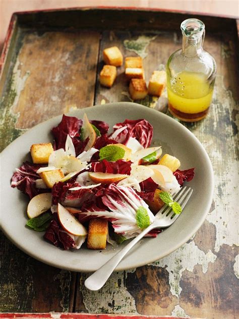 Radicchio Birnen Salat Mit Cro Tons Und Parmesan Rezept Eat Smarter