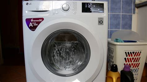 LG 6 motion Direct Drive 8kg washing machine wash - YouTube