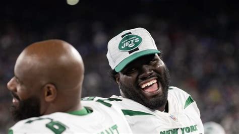 Mekhi Becton Makes Surprising Return In Viral Jets Video