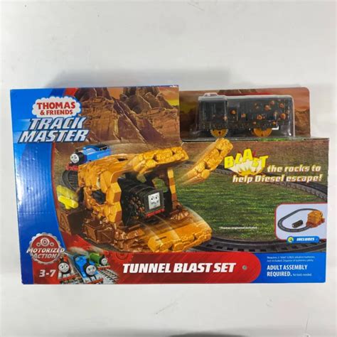 FISHER PRICE THOMAS Friends TrackMaster Motorized Tunnel Blast Train