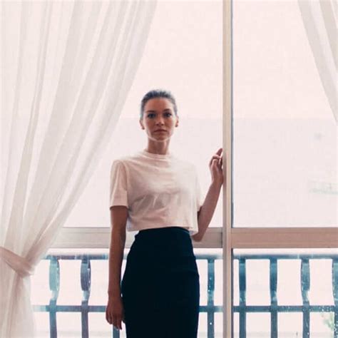 Hot And Sexy Hannah Gross Photos ThBLOG