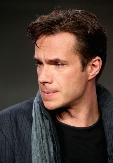 bästa Hot british men idéerna på Pinterest Henry cavill Theo