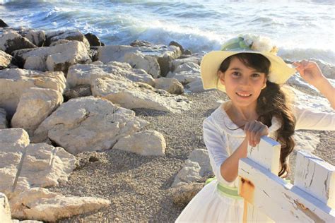 Girl with Hat Posing on the Beach Stock Image - Image of orizon, heart ...