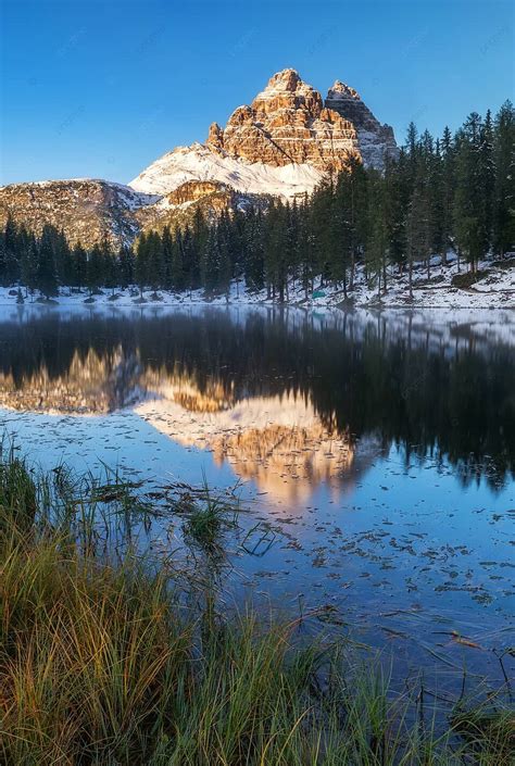 Danau Antorno Yang Indah Dengan Gunung Tre Cime Di Lavaredo Drei Zinnen