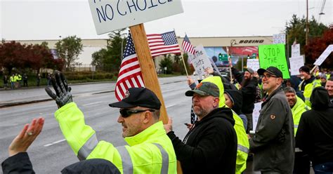 U.S. workers face job losses as COVID-19 vaccine mandates kick in | Reuters 