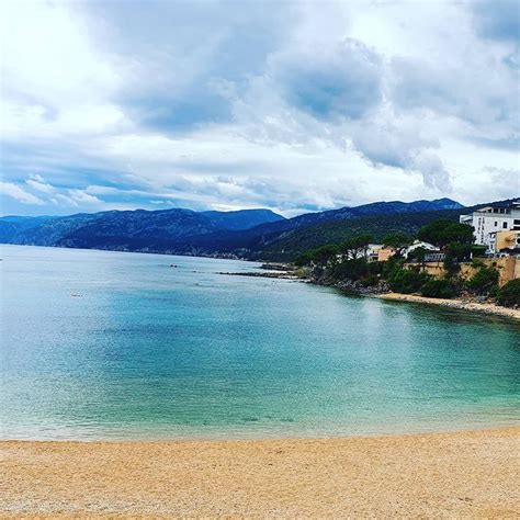 Spiaggia Centrale Di Cala Gonone Italy Beach Guide Info Photos