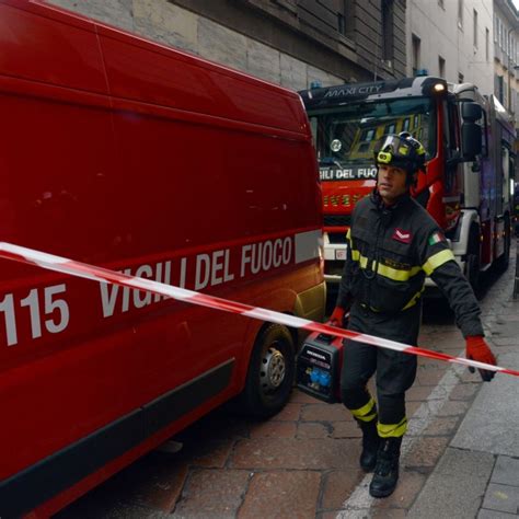 Vasto Incendio In Una Azienda Chimica Alle Porte Di Novara Fiamme