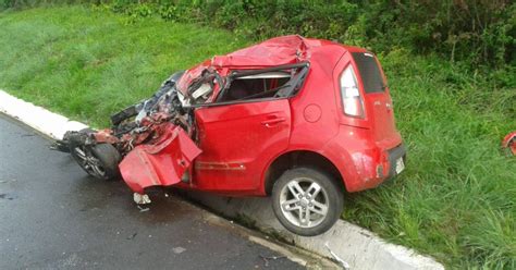 G1 Família Fica Ferida Em Acidente Entre Carro E Caminhão No Sul Do