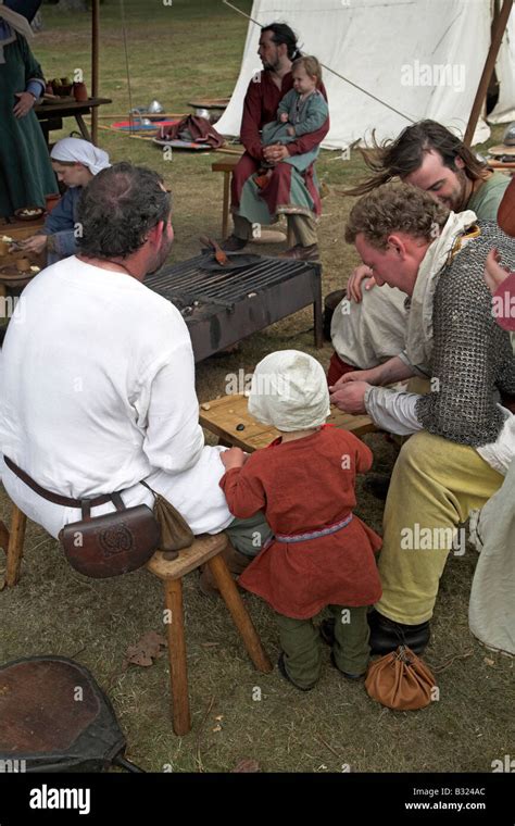 Anglo Saxon Clothing Hi Res Stock Photography And Images Alamy