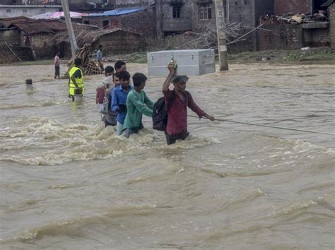 Asia Alluvioni E Inondazioni In India E Nepal Morti Migliaia In