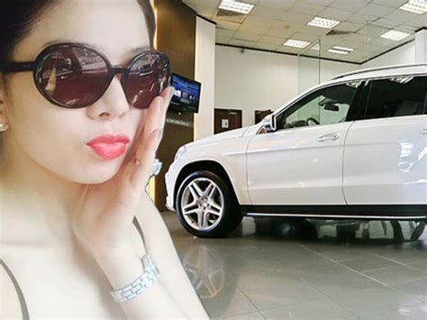 Lã Thanh Huyền khoe thân hình rực lửa với bikini đầu năm mới