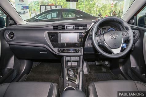 New Toyota Corolla Altis 2.0V (facelift) interior dashboard