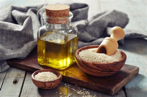 Кунжутное масло: полезные свойства, вред и применение продукта в ...