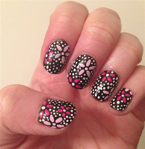 Polka Dot Flower Nail Art Idee Per Unghie Unghie Idee