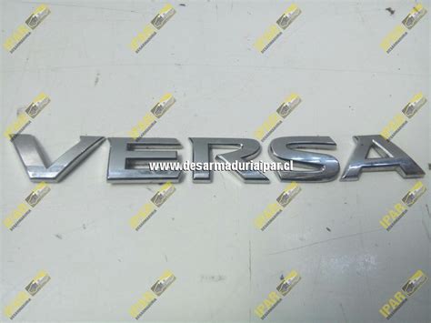 Logo Emblema Trasero Derecho En Letras NISSAN Versa 2012 2013 2014