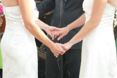 Nozze Gay Chiesa Ecumenica Unisce In Matrimonio Due Ragazze Cronaca Teramo Abruzzo24ore