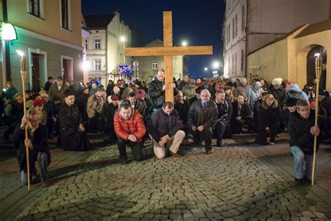 Droga Krzyżowa przeszła ulicami Tarnowa ZDJĘCIA Bochnia Nasze Miasto