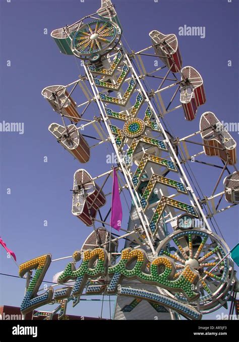 Zipper Ride Hi Res Stock Photography And Images Alamy