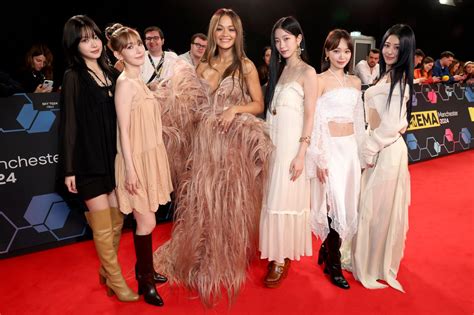 Rita Ora Cleavage Feathered Gown Mtv Emas Hot Celebs Home