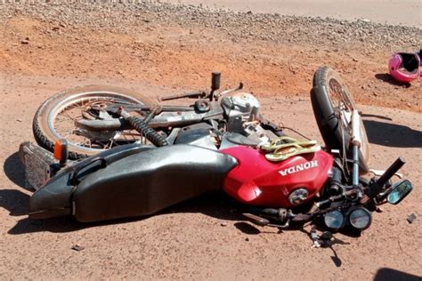 Colisão entre carro e motocicleta deixa dois feridos em Chopinzinho