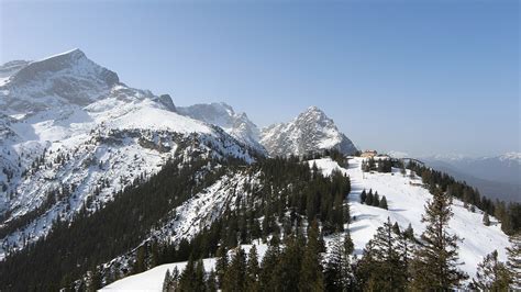 Kreuzeck Bergstation Garmisch Classic Blick Zur Alpspitze Und