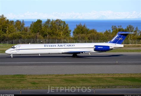 N962CE McDonnell Douglas MD 83 SF Everts Air Cargo Julian