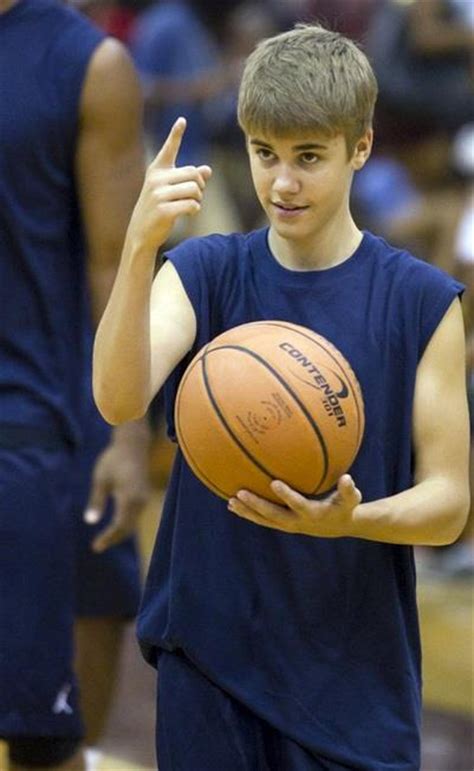 Justin plays basketball:) - Justin Bieber Photo (25097028) - Fanpop