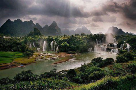 ShowMe Nan: Detian Waterfall - Guangxi China