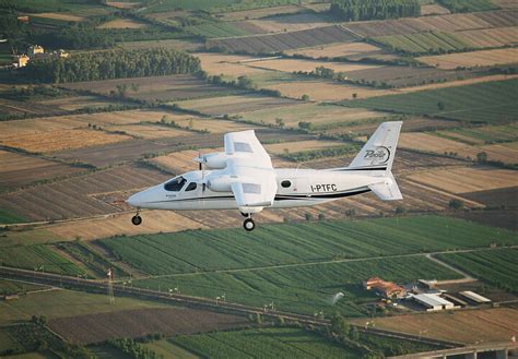 Tecnam Mit Elektrischem Zweimot Auf Voltas Spuren Cockpit