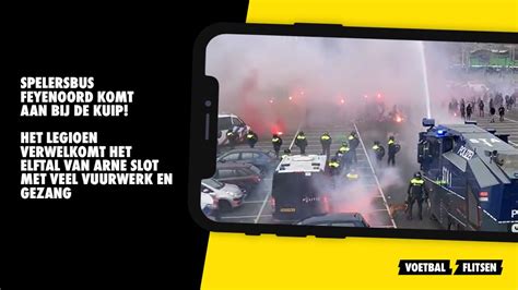 Zien Legioen Verwelkomt Spelersbus Feyenoord Met Veel Vuurwerk En Gezang