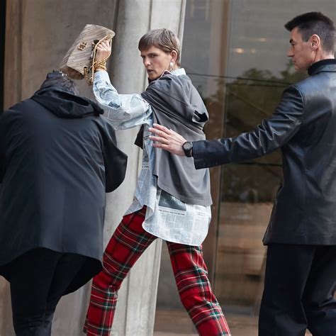 Balenciaga’s Spring 2018 Campaign Used Paparazzi | Vogue
