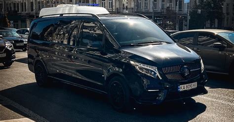 Дорогой Mercedes V Class Brabus сфотографировали в Киеве