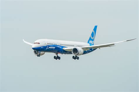 Photos + Video: Boeing 787-9 Dreamliner Flying at Farnborough ...