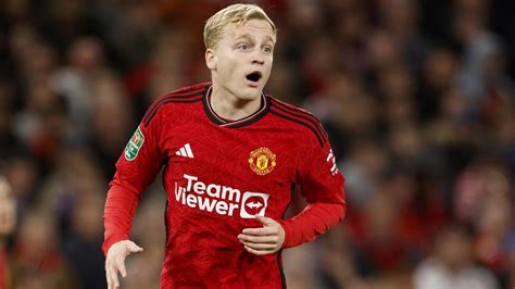 Donny Van De Beek Leaves Manchester United To Join Eintracht Frankfurt