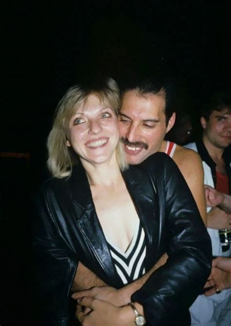 14 Fotos De Freddie Mercury Con Mary Austin Su único Amor