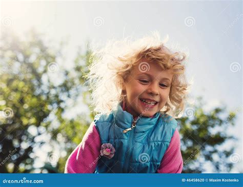 Portrait De Petite Fille Blonde Mignonne Photo Stock Image Du Normal