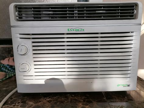 Everest Optimum Series Hp Window Type Almost New On Carousell