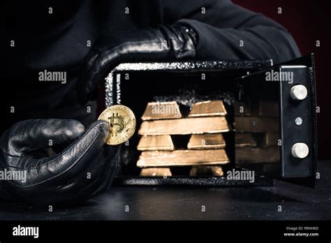 Strongbox Safe Gold Bars Hi Res Stock Photography And Images Alamy