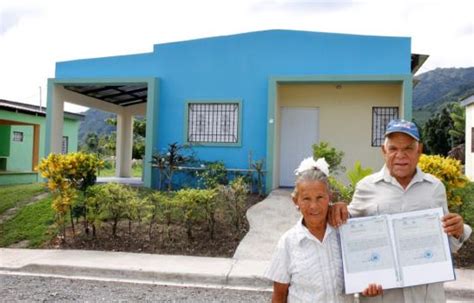 Falcondo Entrega T Tulos De Propiedad A Familias Reasentadas En Miranda