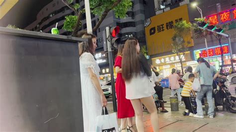 4k街拍深圳。 五一假期要來，妹子們都穿的很清凉。4k Chinese Street View Nightlife Beautiful