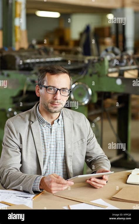 Engineer and businessman hi-res stock photography and images - Alamy