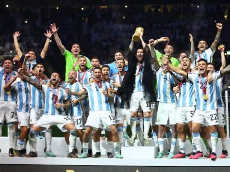 Argentina chega ao terceiro título mundial e Messi é convidado para