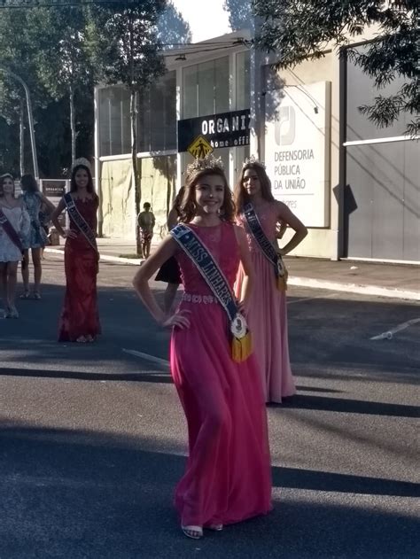 Misses Participam De Desfile C Vico De Linhares Miss Linhares