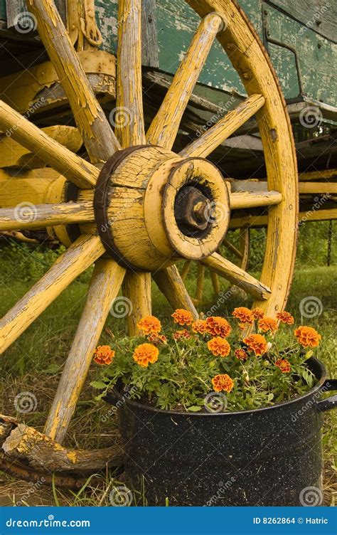 kies kar wiel van een horse drawn vervoer uit stock foto image
