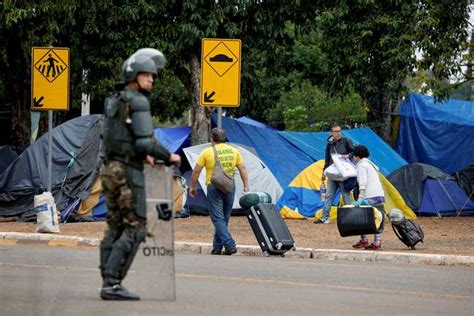 Polícia e Exército cercam acampamento e bolsonaristas começam a