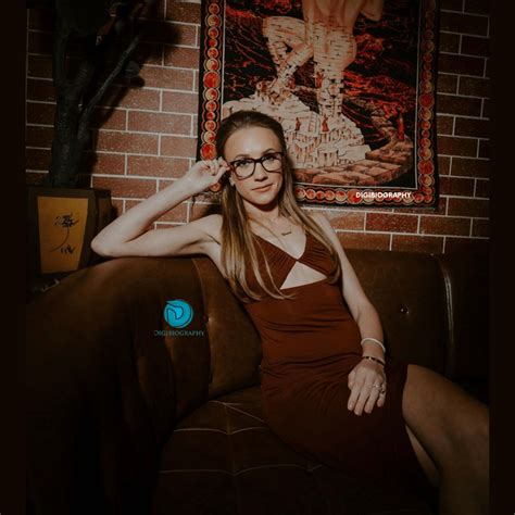 Kat Timpf Net Worth, Height,Age, Husband,Health Problems,Bio