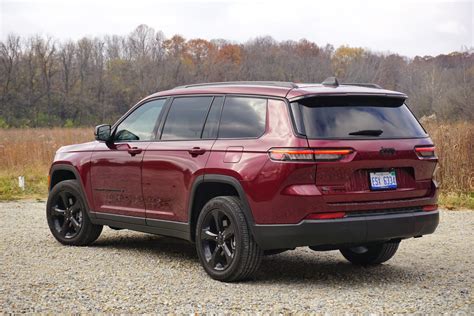 2023 Jeep Grand Cherokee Pros and Cons: A Spacious but Unremarkable 3 ...