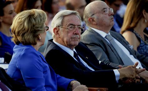 Πληθαίνουν τα γαλάζια στελέχη που θα «αποχαιρετήσουν» τον τέως Βασιλιά ...